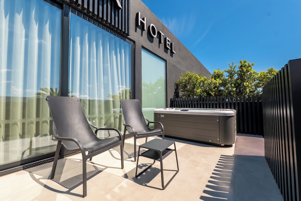 Onyx Hotel 124/163