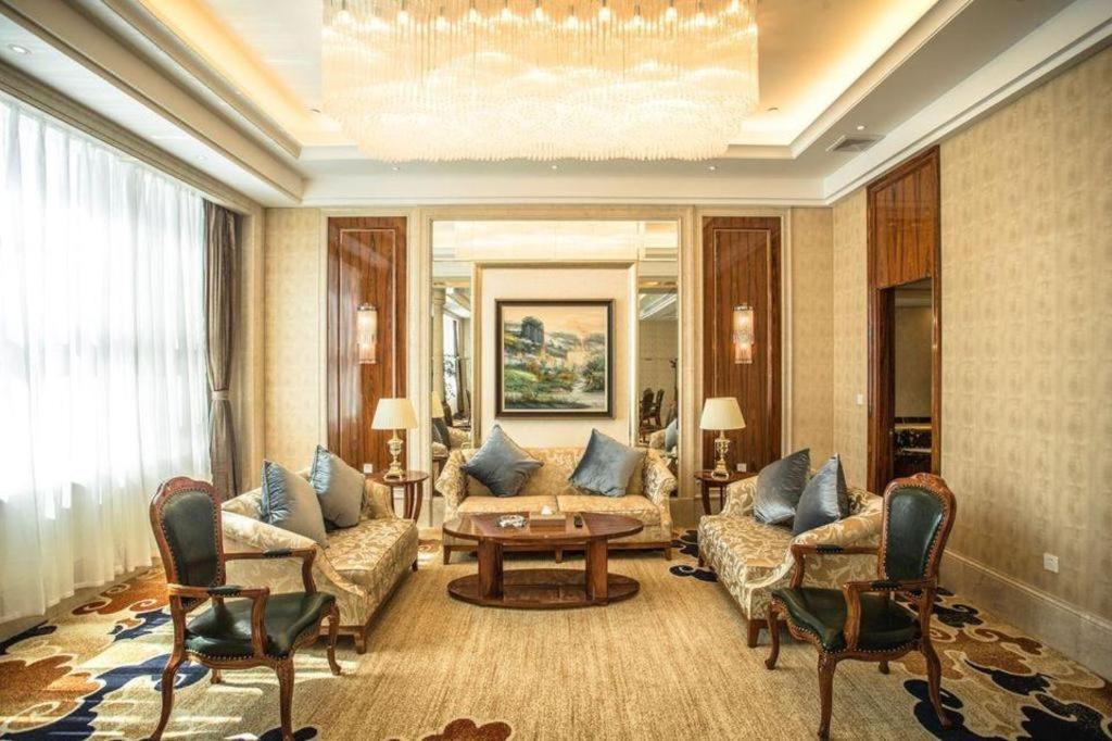 Fuyue Hotel 38/52