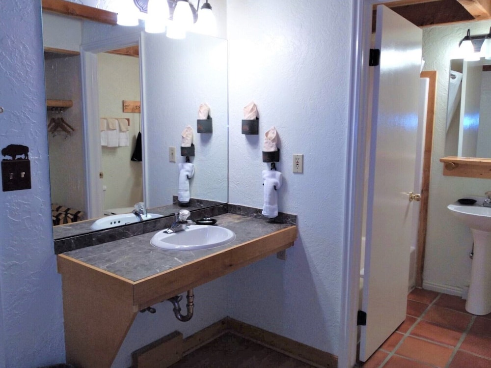 The Boulder Creek Lodge 32/64