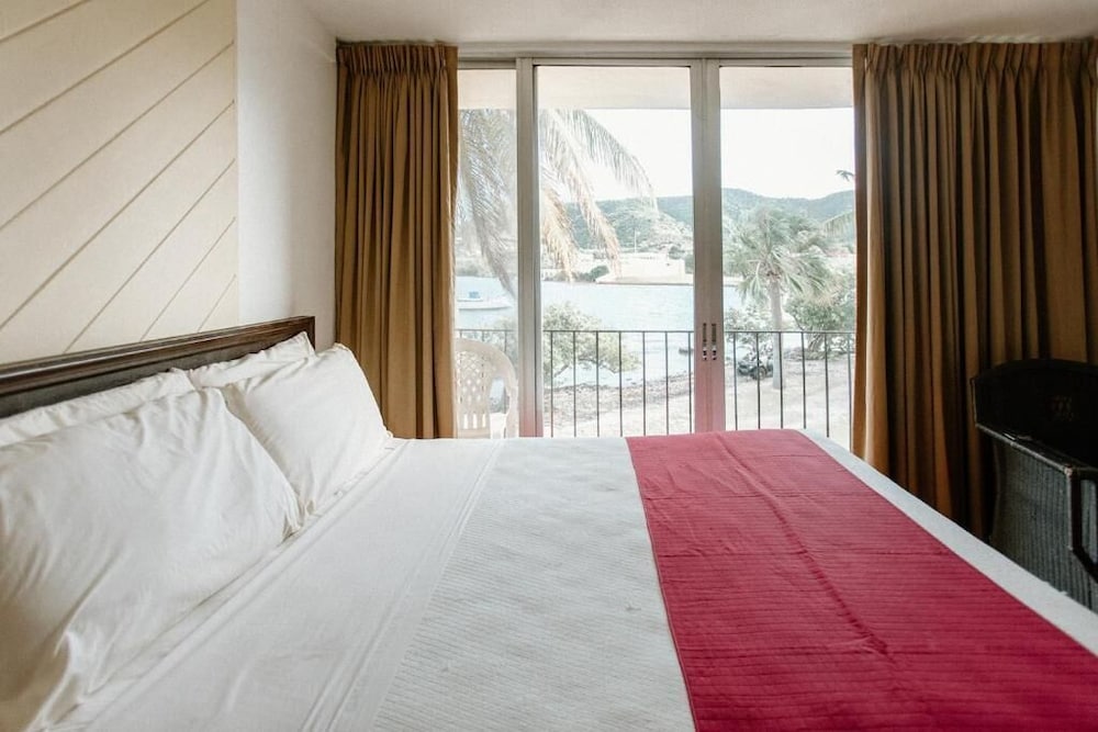 غرفة سوبيريور بسرير كينج بإطلالة على البحر، Hotel On The Cay 5/10