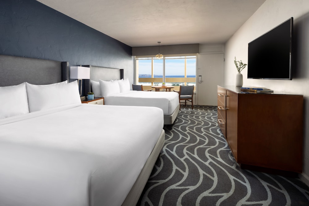 Monterey Beach Hotel, a Tribute Portfolio Hotel 18/83