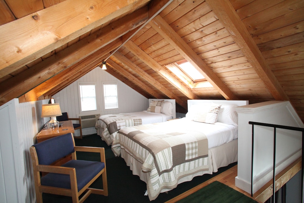 Glen Cove Inn and Suites 16/50