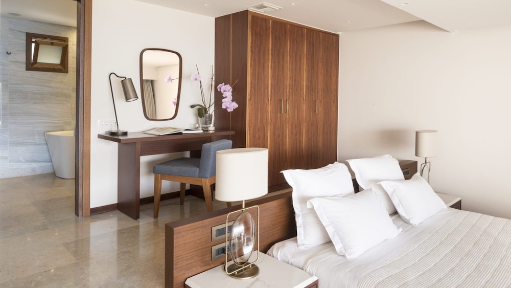 Peninsula Junior Suite Sea View