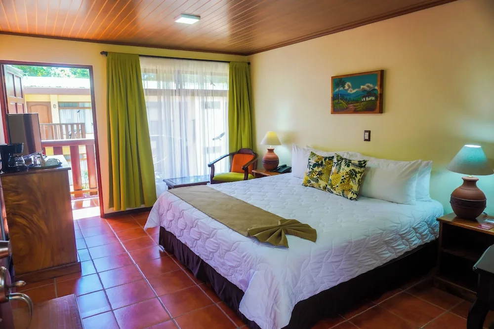 Monteverde Country Lodge 10/72