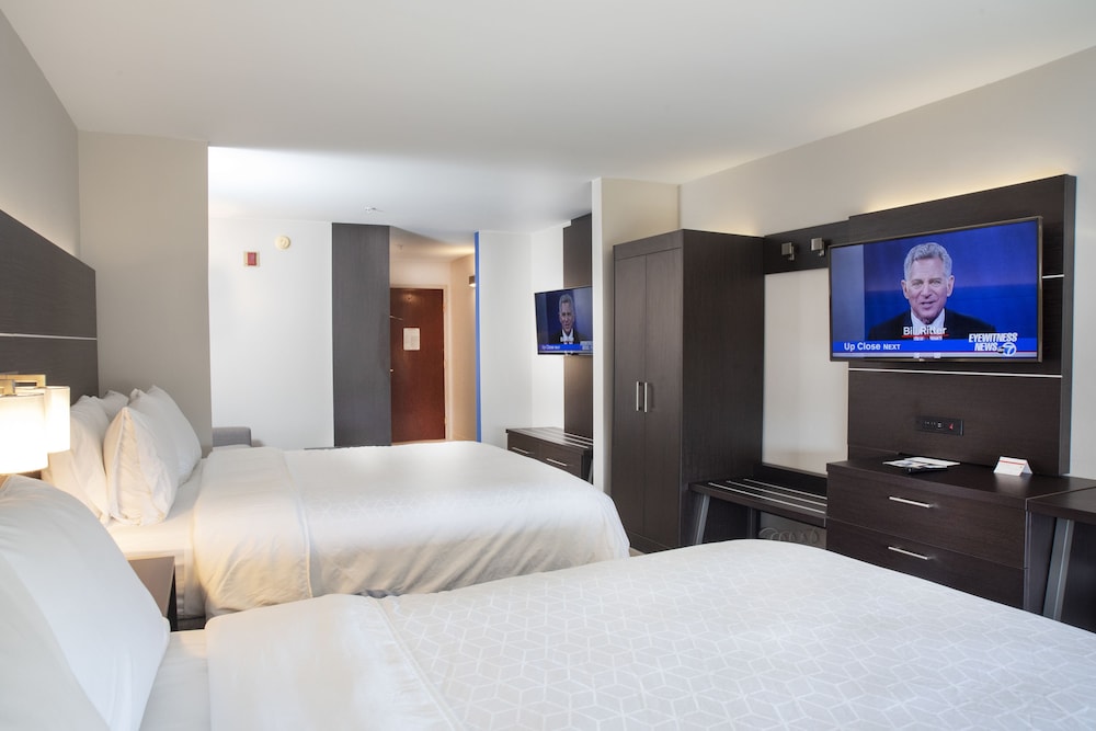 Holiday Inn Express Hotel and Suites Chester-Monroe-Goshen 20/72