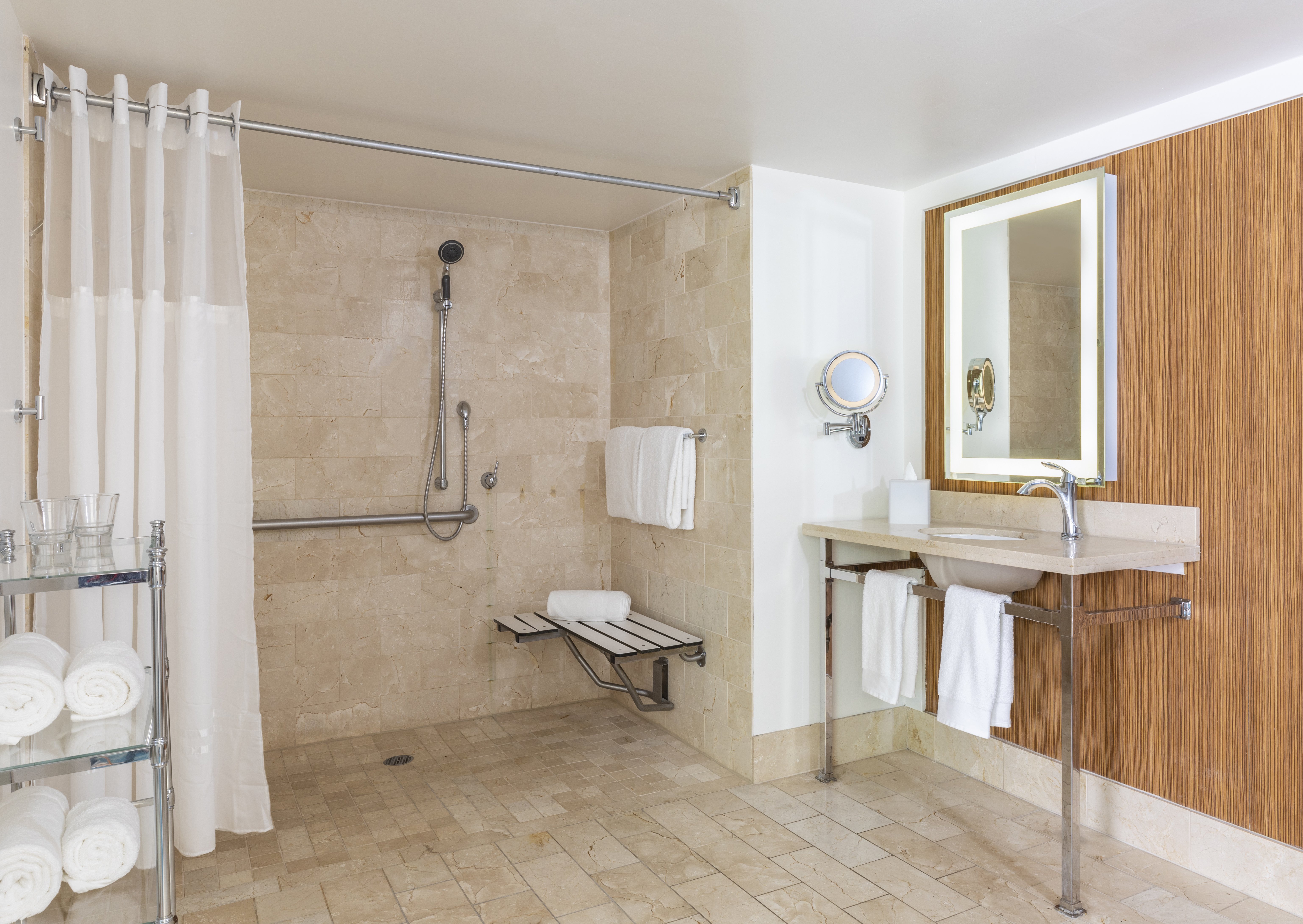 جناح لذوي الإعاقة، Riviera Resort and Spa Palm Springs 2/2