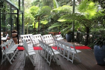 PETHERS RAINFOREST RETREAT 3/50