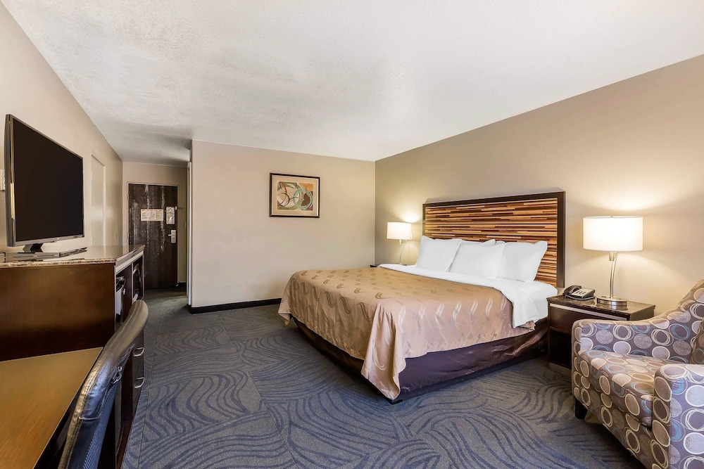 Quality Inn Fallbrook I 15 22/34