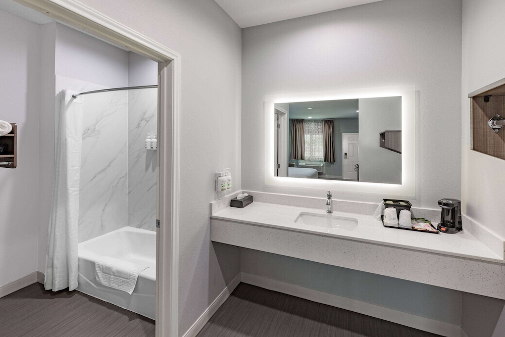 Baymont by Wyndham Freeport Texas 45/50