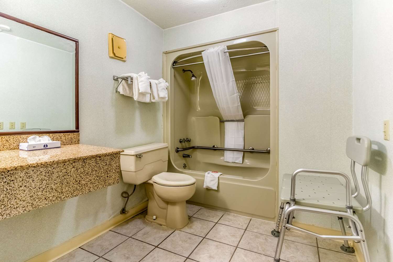 غرفة بسرير مزدوج لذوي الإعاقة، Econo Lodge Whiteville, NC 5/5