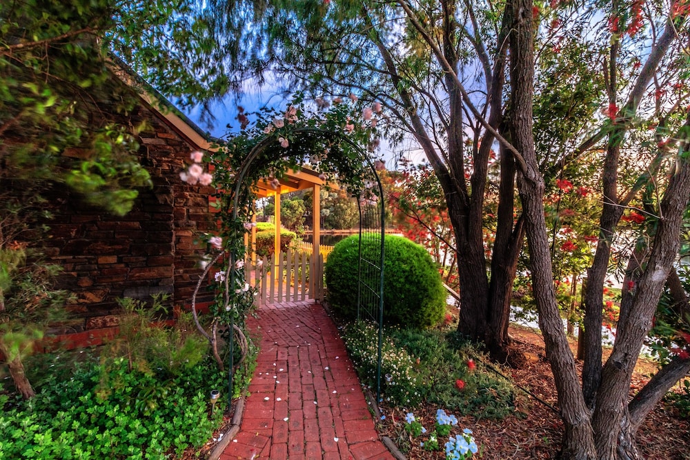 Stonewell Cottages & Vineyards 38/50