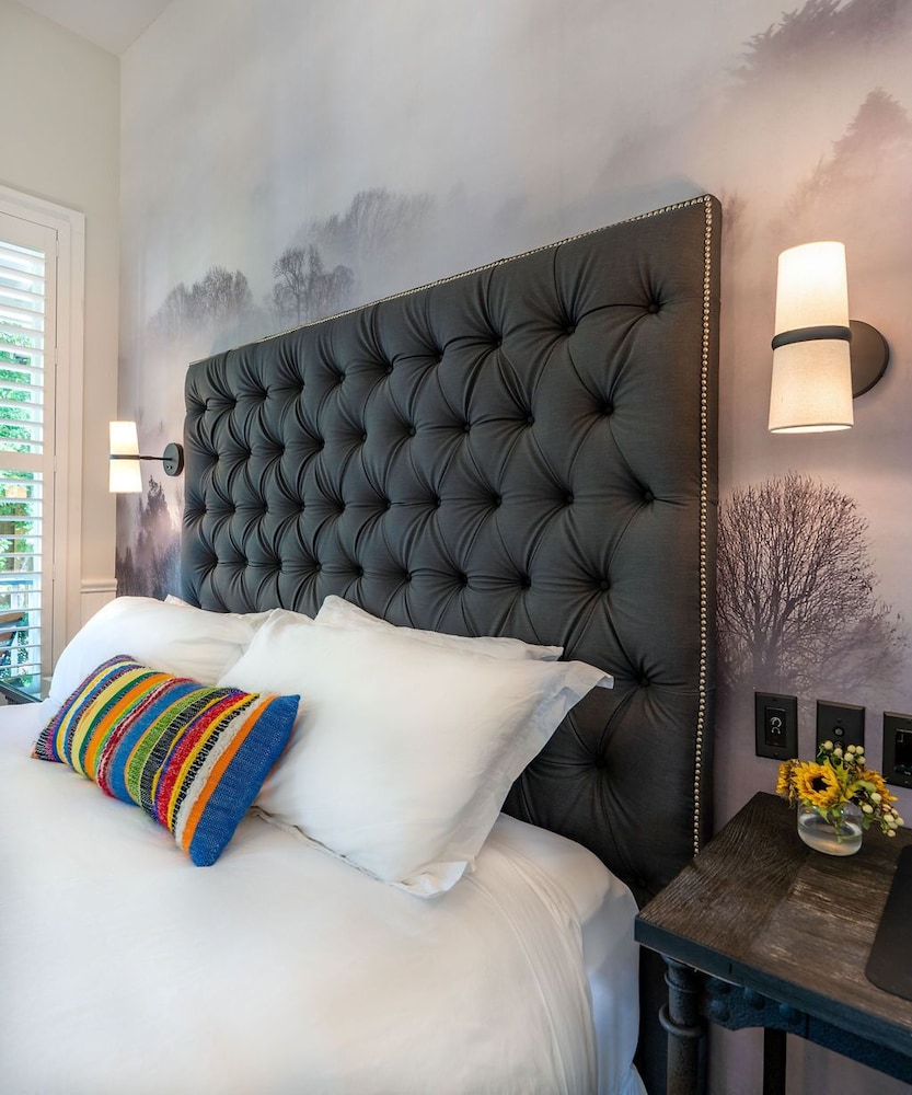 Brannan Cottage Inn 36/56