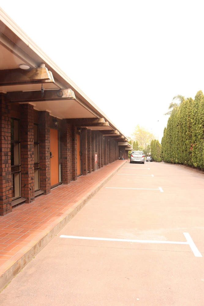 Beetham Park Motel 3/54