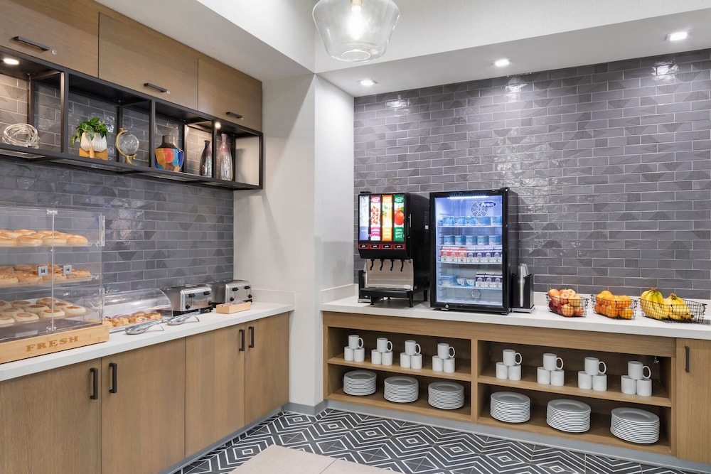 Residence Inn Chatsworth 8/43