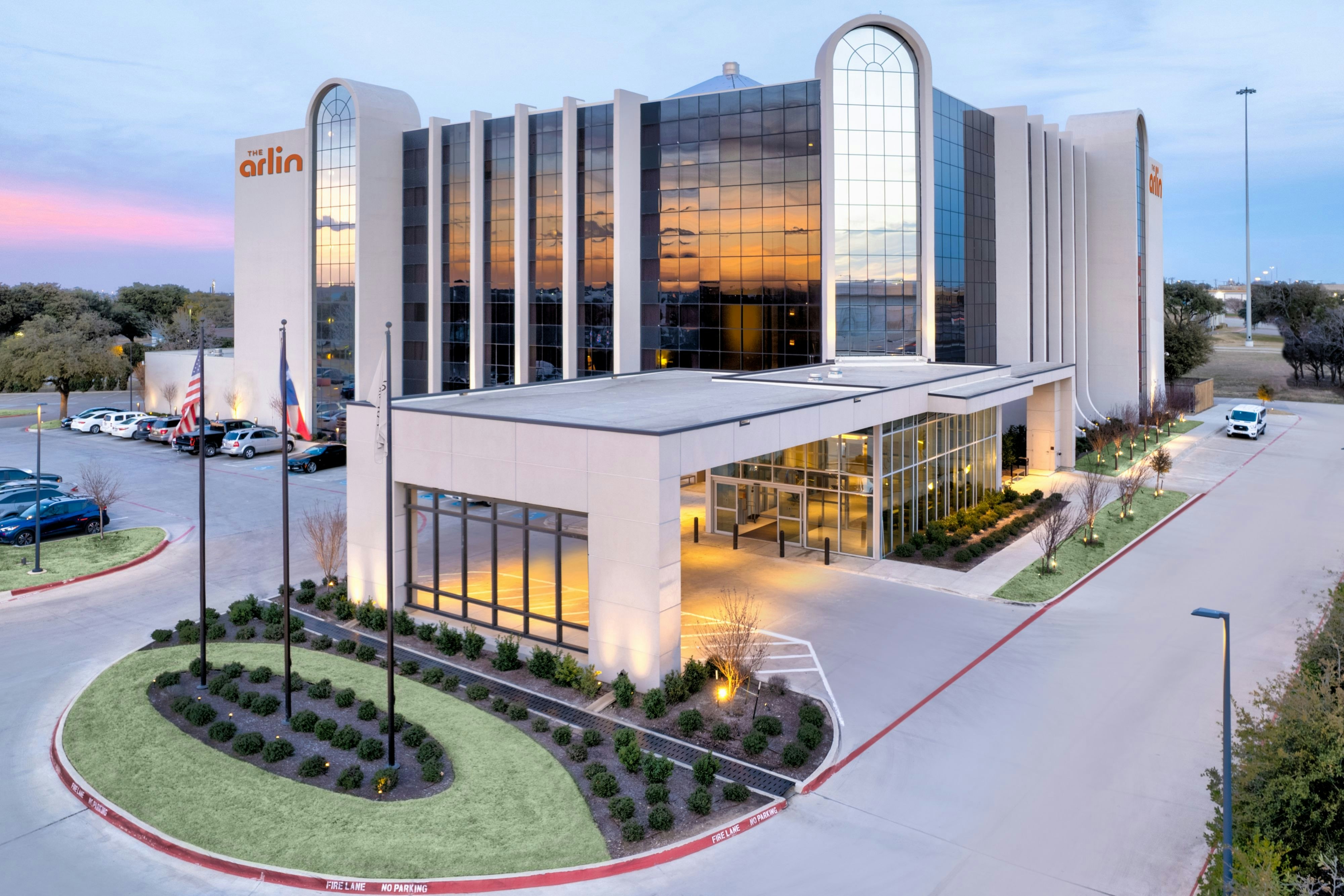 Crowne Plaza Suites Arlington 2/34