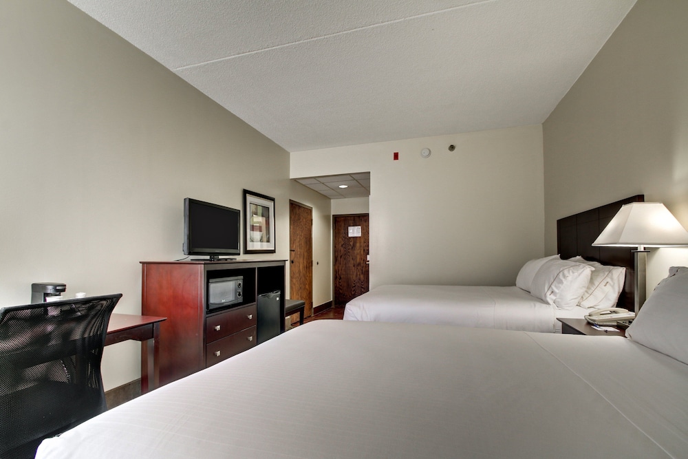 Holiday Inn Express Marshfield (Springfield Area) 17/34
