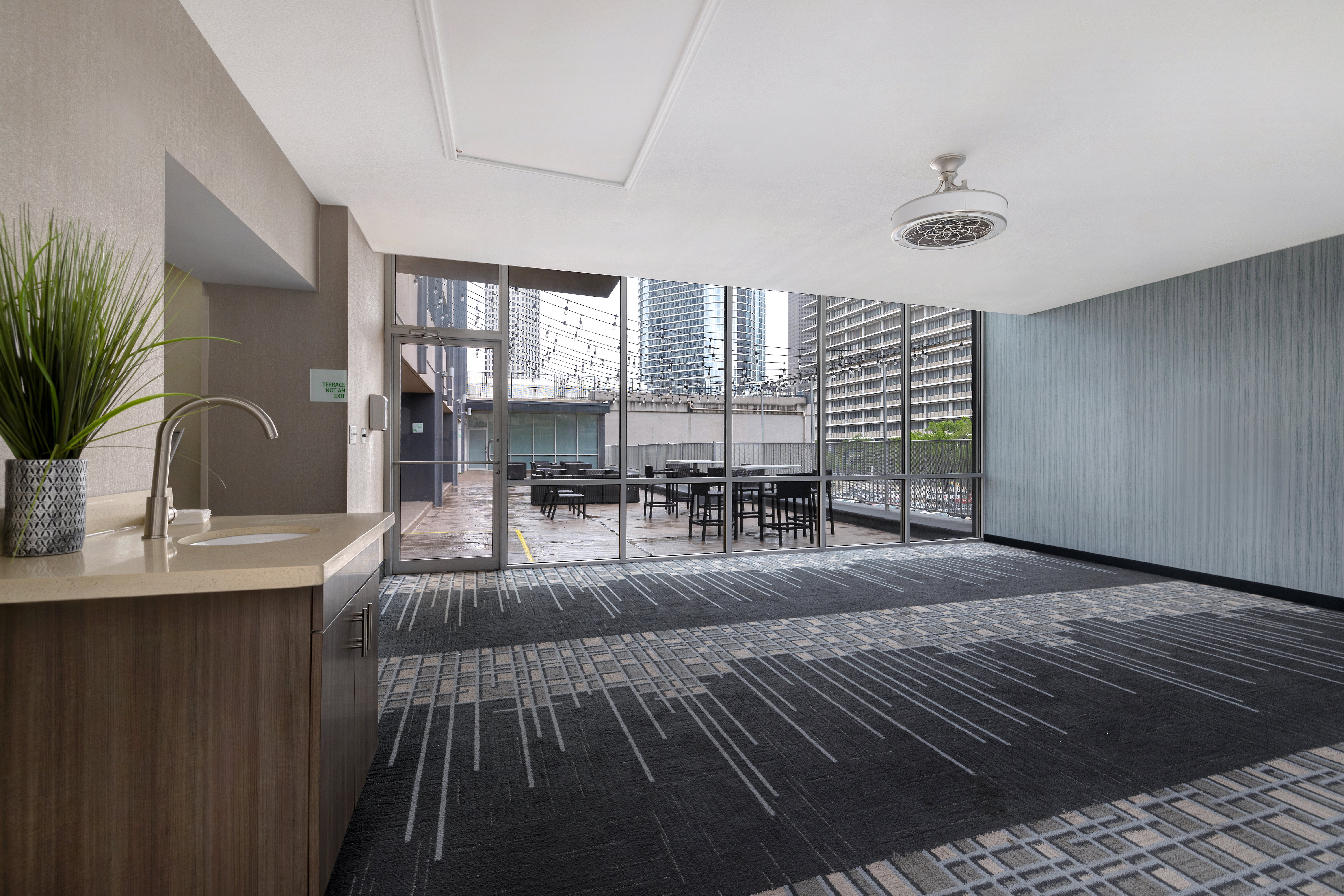 Holiday Inn Houston Downtown 40/77
