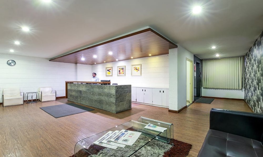 Hotel At Home Suites 8/40