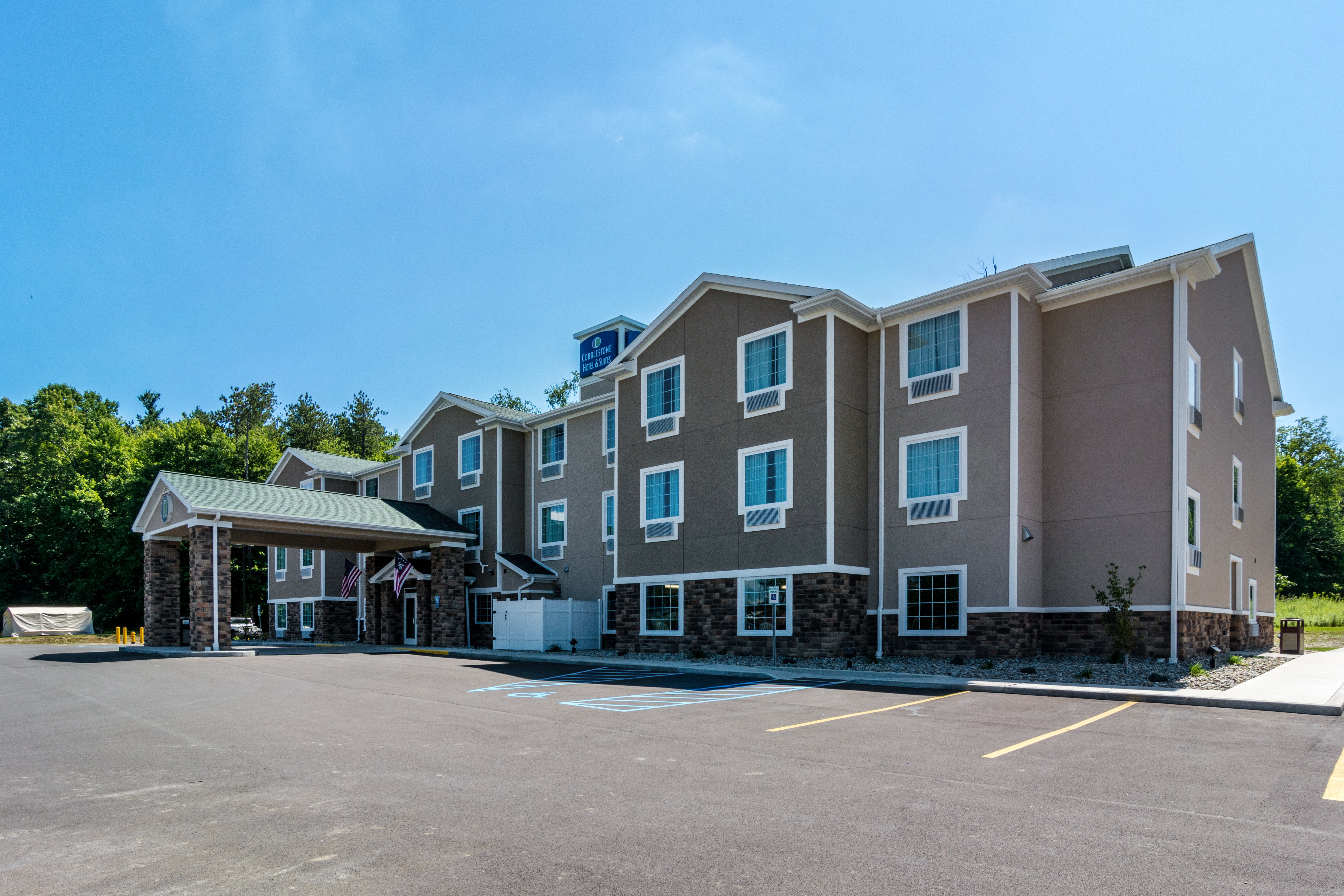 Cobblestone Hotel & Suites - Greenville 20/21