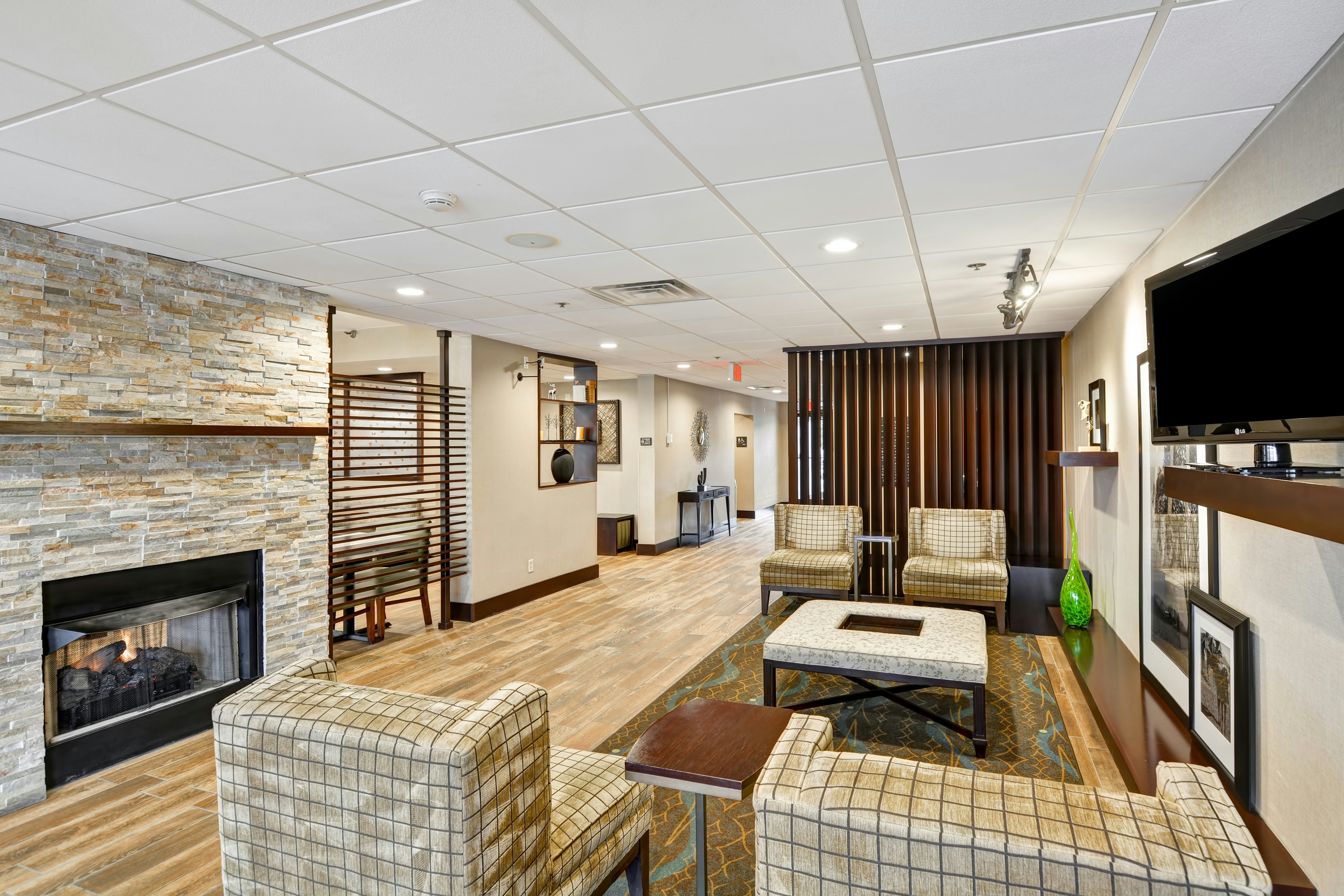 Hampton Inn Hendersonville 27/55