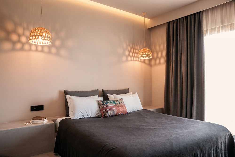 JUNIOR SUITE, KING BED, SOFA