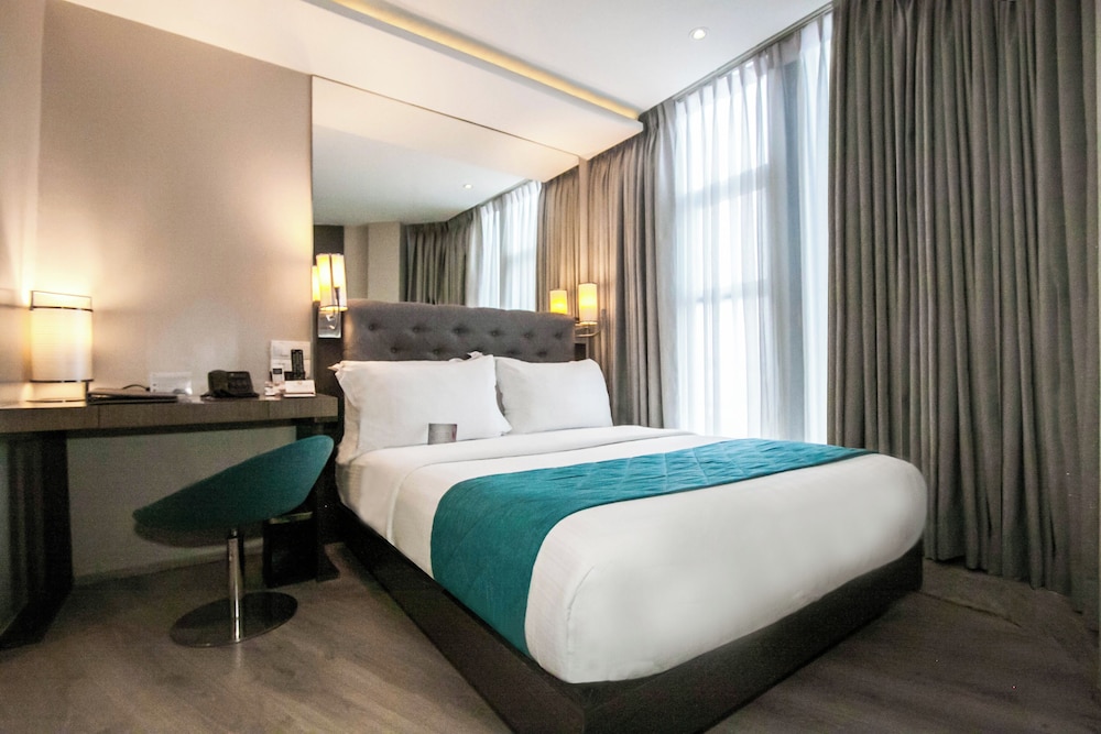 Hotel Xyz 12/49