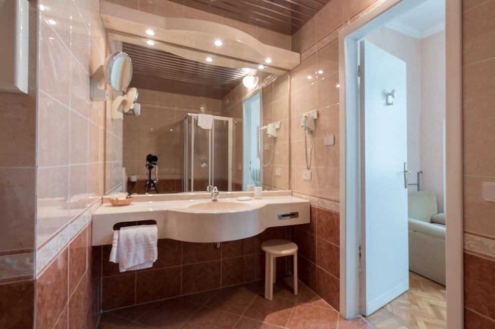 Hotel Maderno 44/46