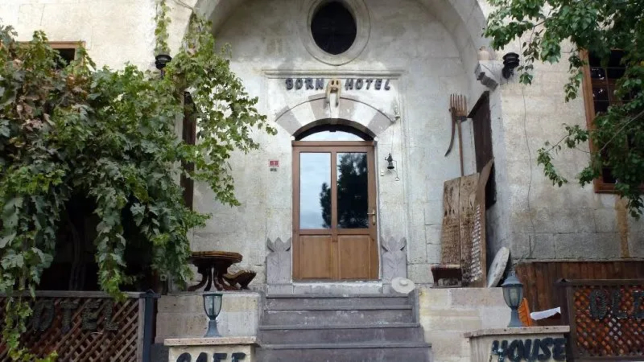 Born Hotel Old House 24/29