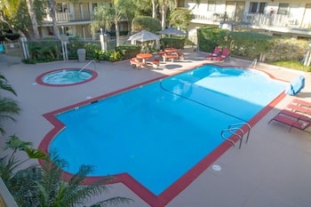 California Suites 3/55