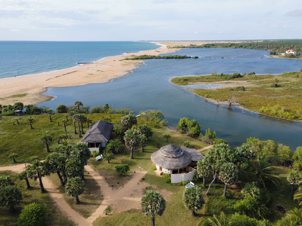 Elements Beach & Nature Resort 40/50