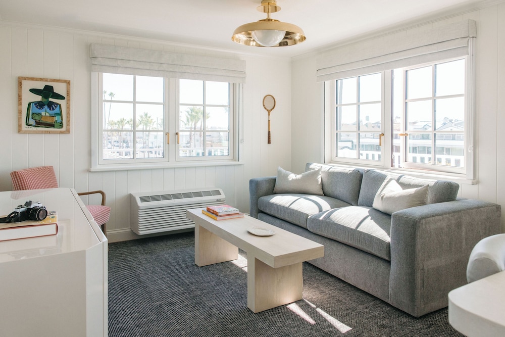 Bay Shores Peninsula Hotel 34/55