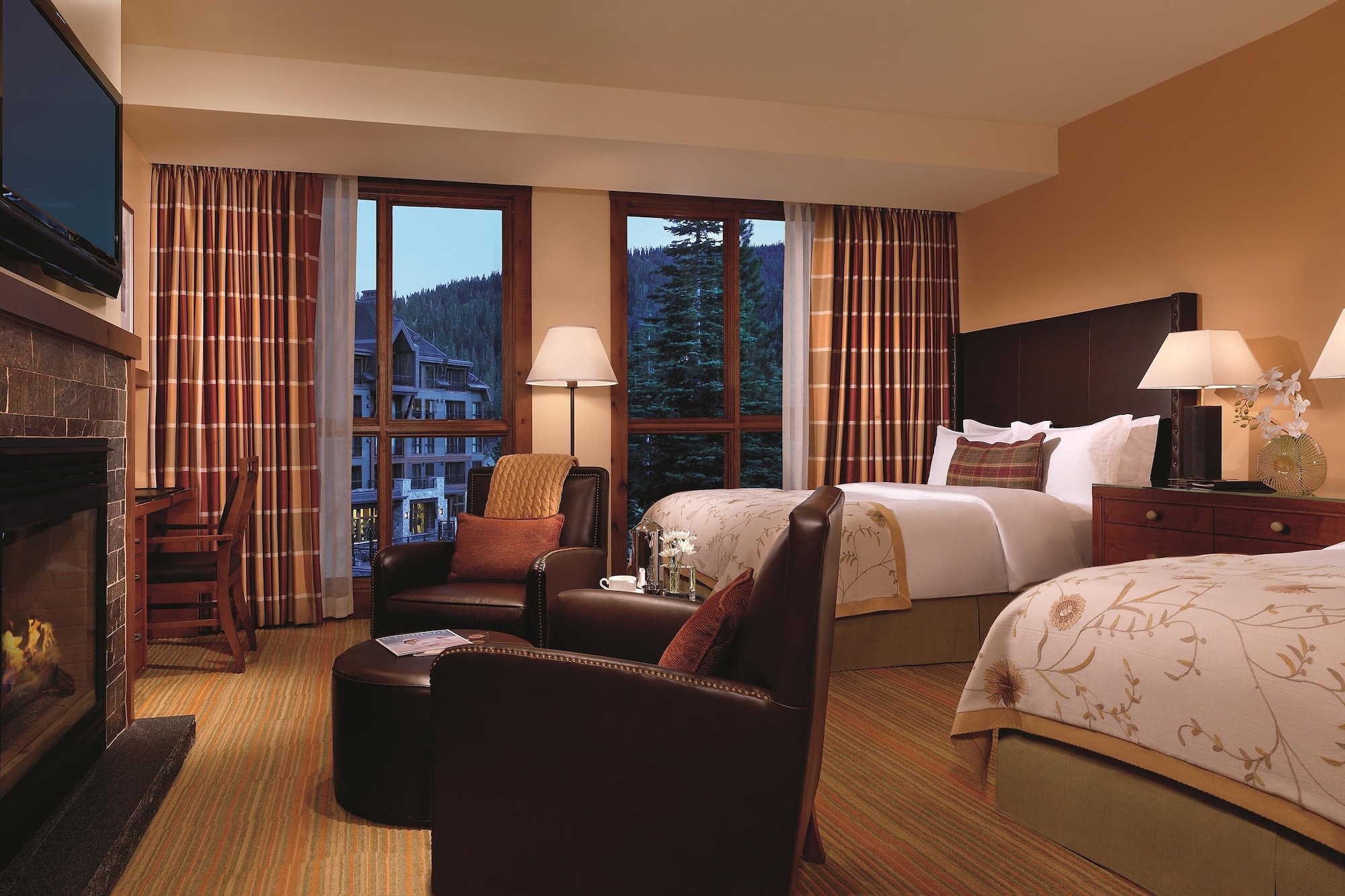 Club, Guest Room, 2 Queen Beds, Club Lounge Access