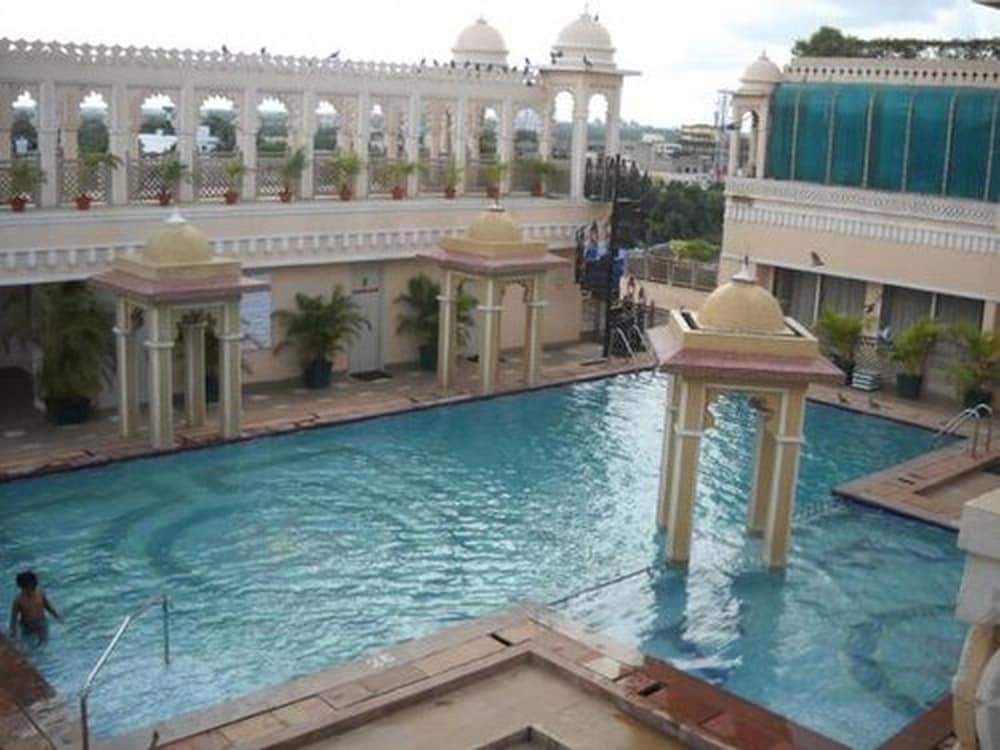 EMPIRES HOTEL photo4