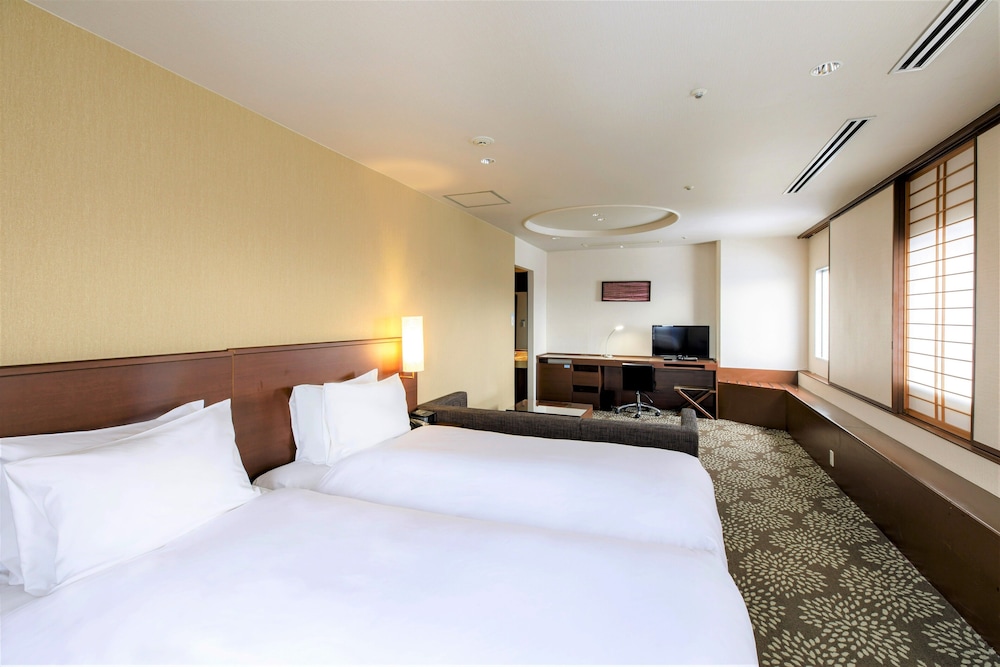 Holiday Inn ANA Kanazawa Sky 17/80