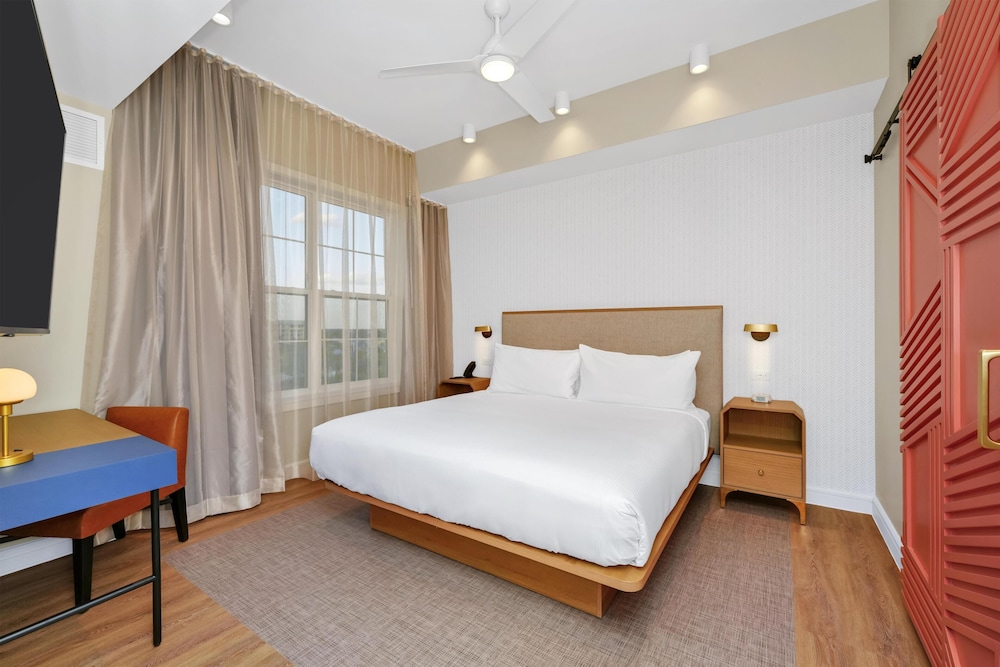 2 BEDROOMS, SUITE