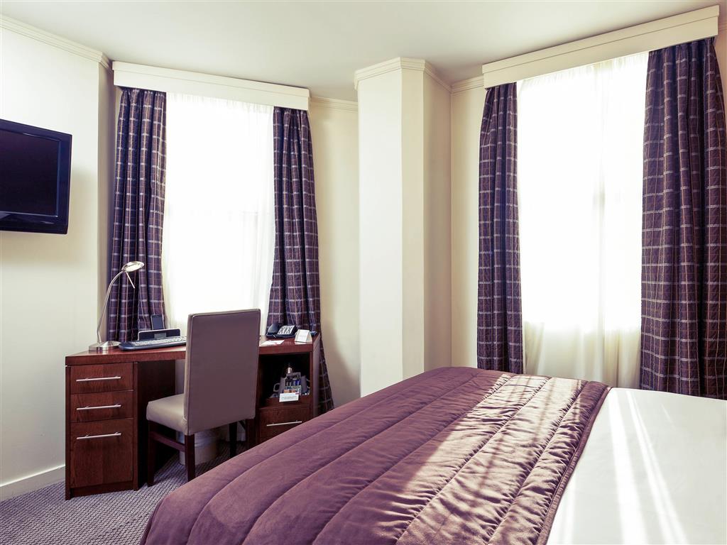 ROOM, DOUBLE BED, SMALL