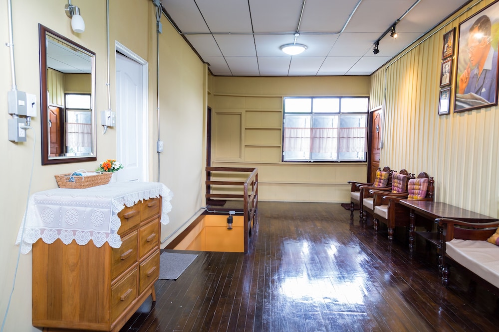 Banchan Hostel 7/24