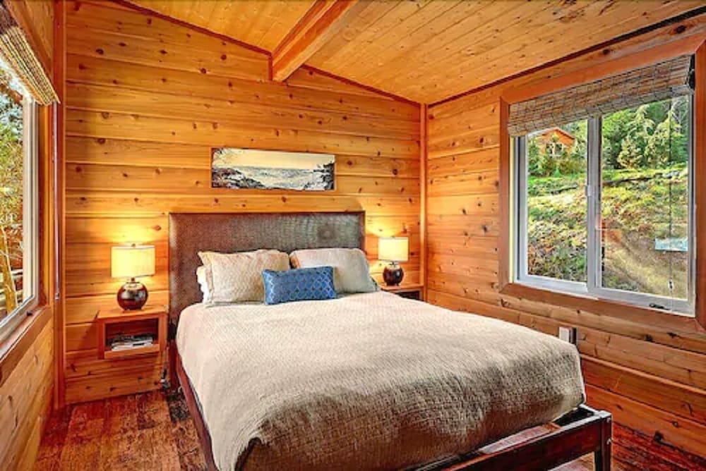 1 Bedroom, Luxury, Cabin, Queen Bed, Water Front