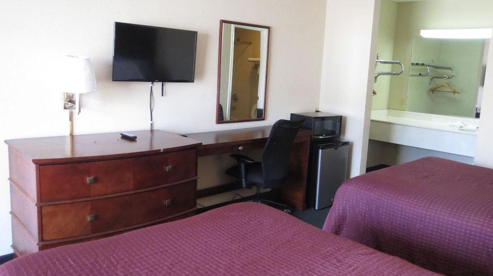 Travelodge by Wyndham Richmond Kentucky 24/35
