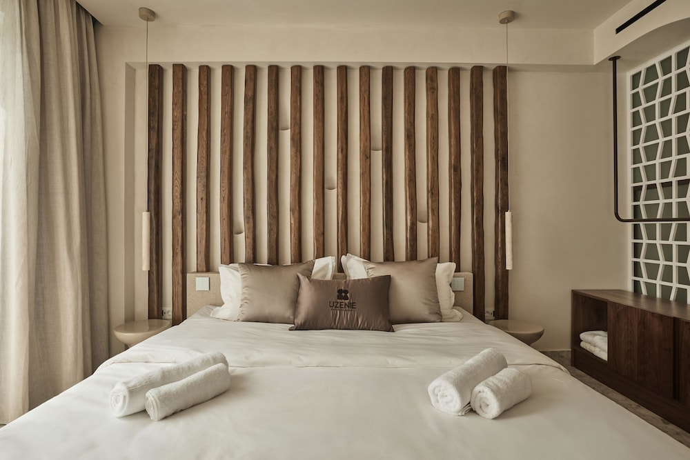 SUITE, PRIVATE POOL