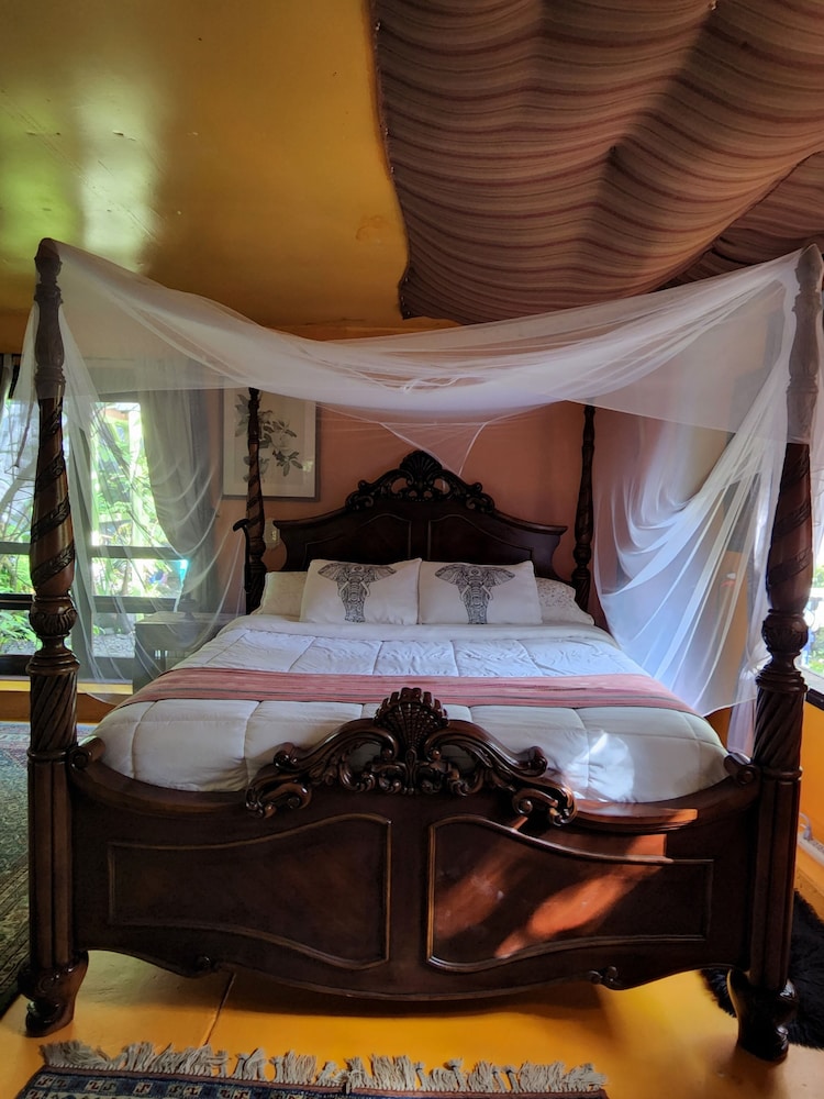 Ma'ukele Lodge 8/50