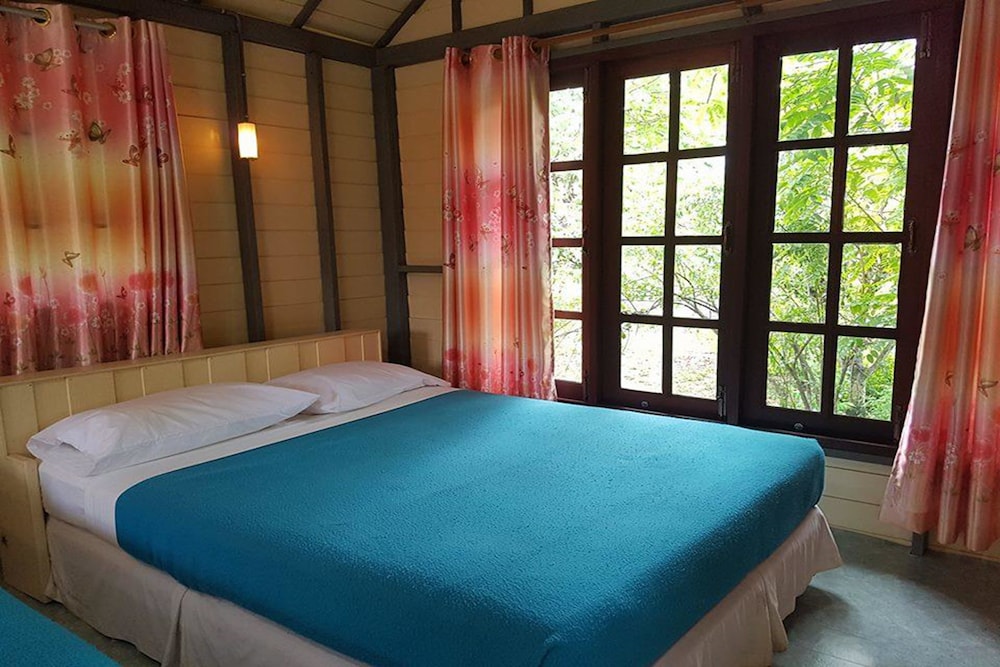 Rai Fhun Pen Jing Resort 10/31