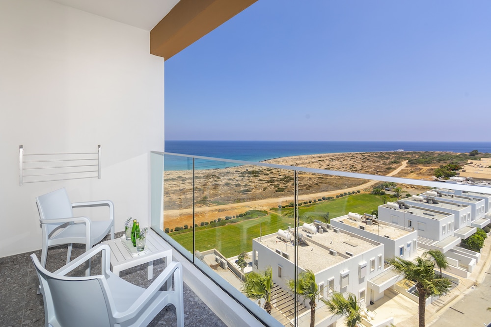 Leonardo Crystal Cove Hotel Spa By the Sea 64/64