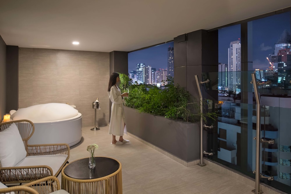 Solitaire Bangkok Sukhumvit 11 by Kingston Hotels 33/73