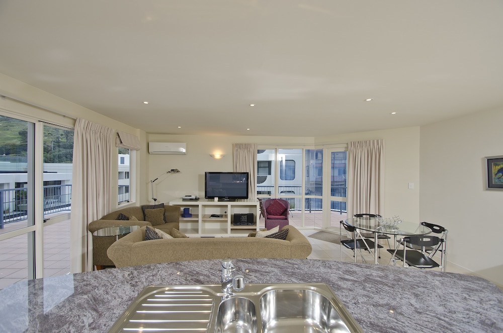 The Pavilions Beachfront Apartments 59/76