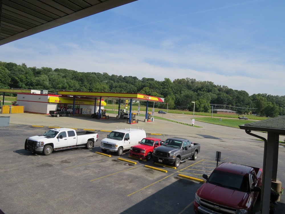 First Western Inn Caseyville 43/48