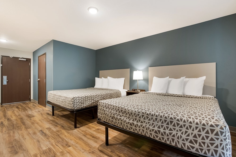 WoodSpring Suites Corona 4/23