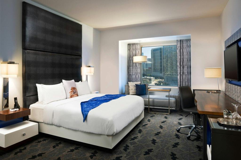 Guest Room, Premier, Deluxe, King Bed, City View