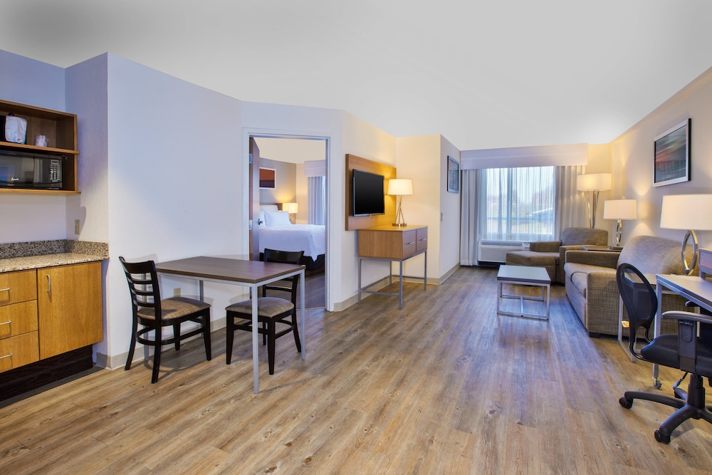 HOLIDAY INN MORGANTOWN UNIVERSITY AREA 26/41