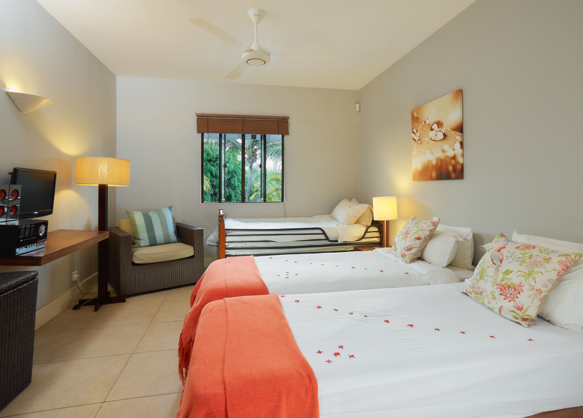 3 Bedrooms, Villa, 1 King and 4 Single Beds